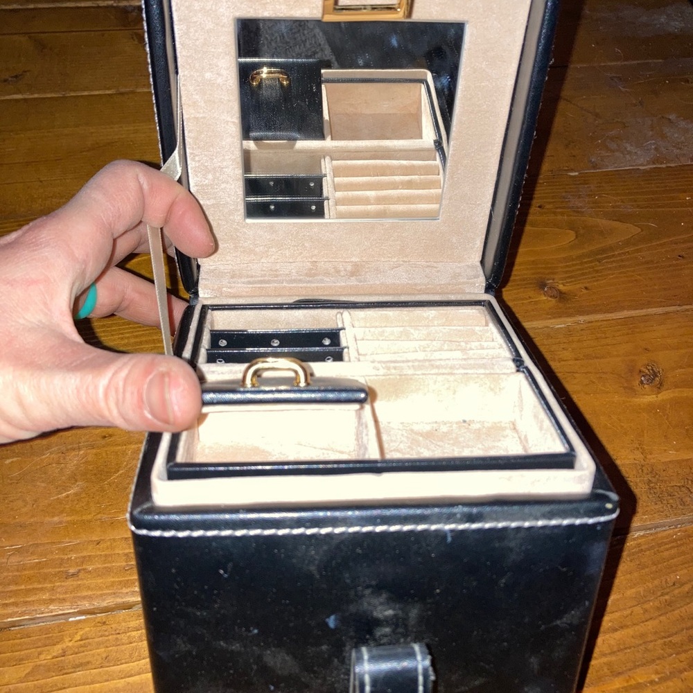 Jewelry box